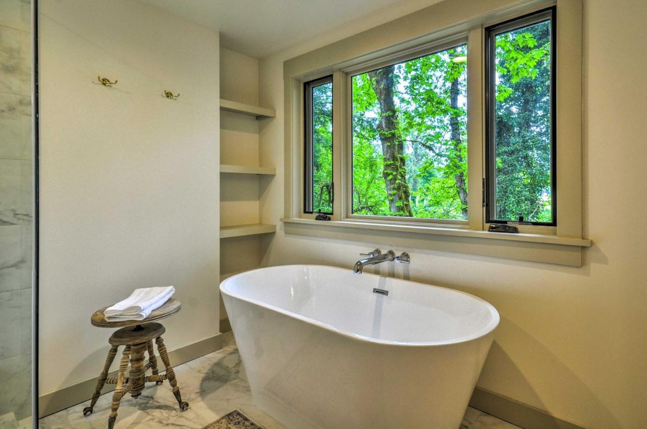 Peaceful And Elegant Cottage With Riverside View Oregon City Eksteriør bilde